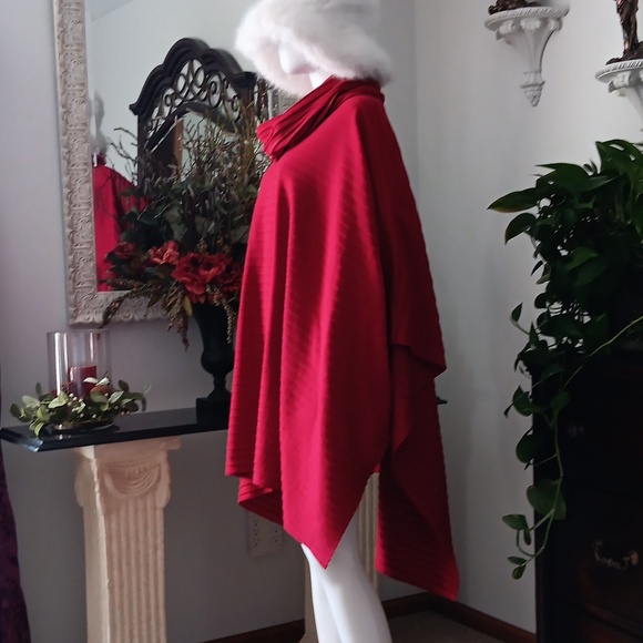 A LaModa Design- Red Ribbed Cowlneck Cape Size Lg - Picture 6 of 9